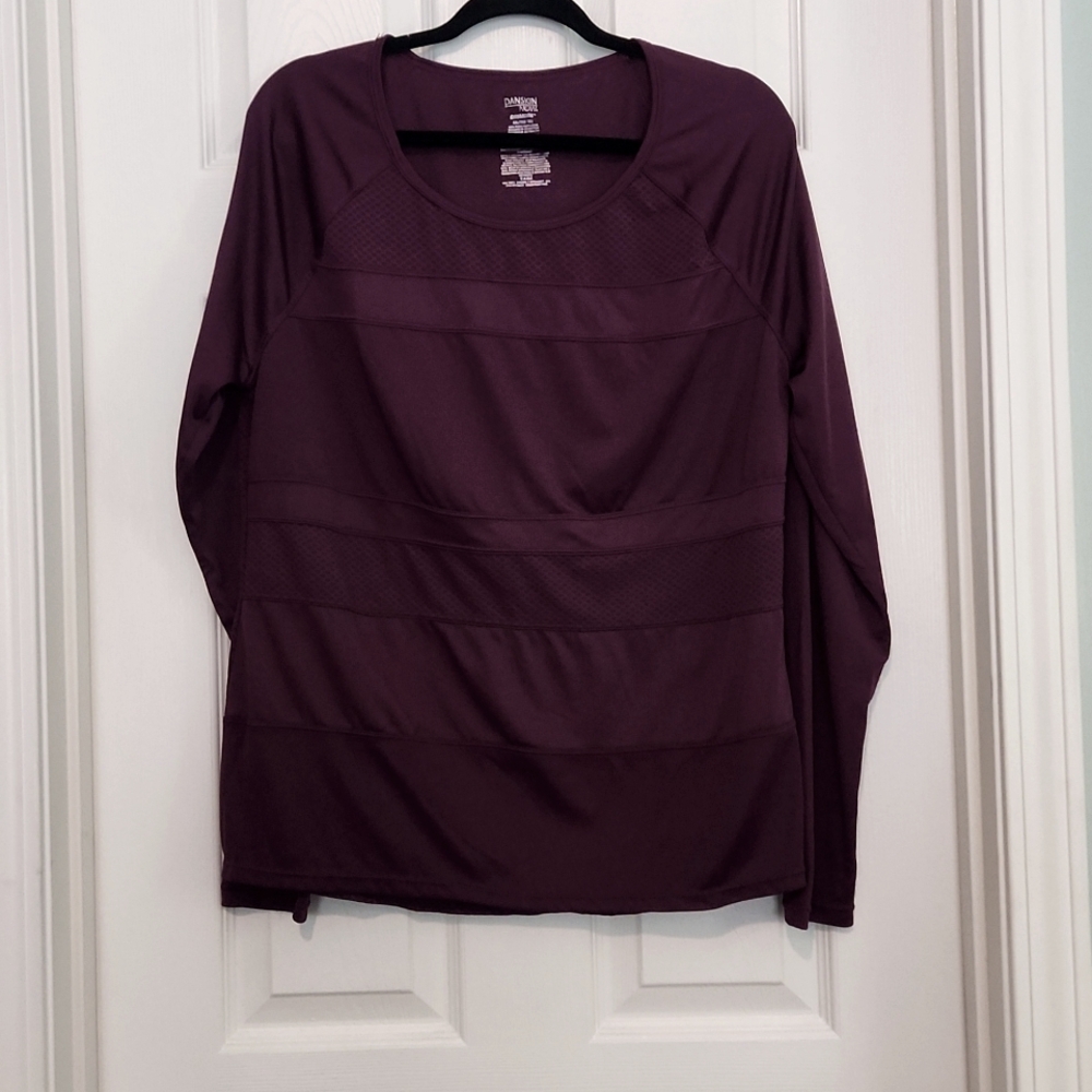 Danskin Now lightweight textured long sleeve shirt